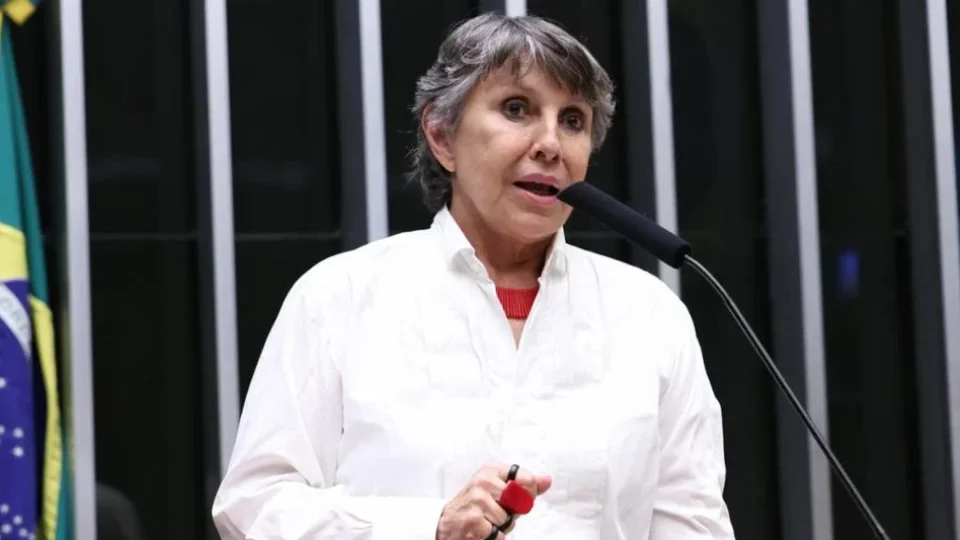 Deputada pede investigação após ICL revelar contrato entre produtora de Dark Horse e DF