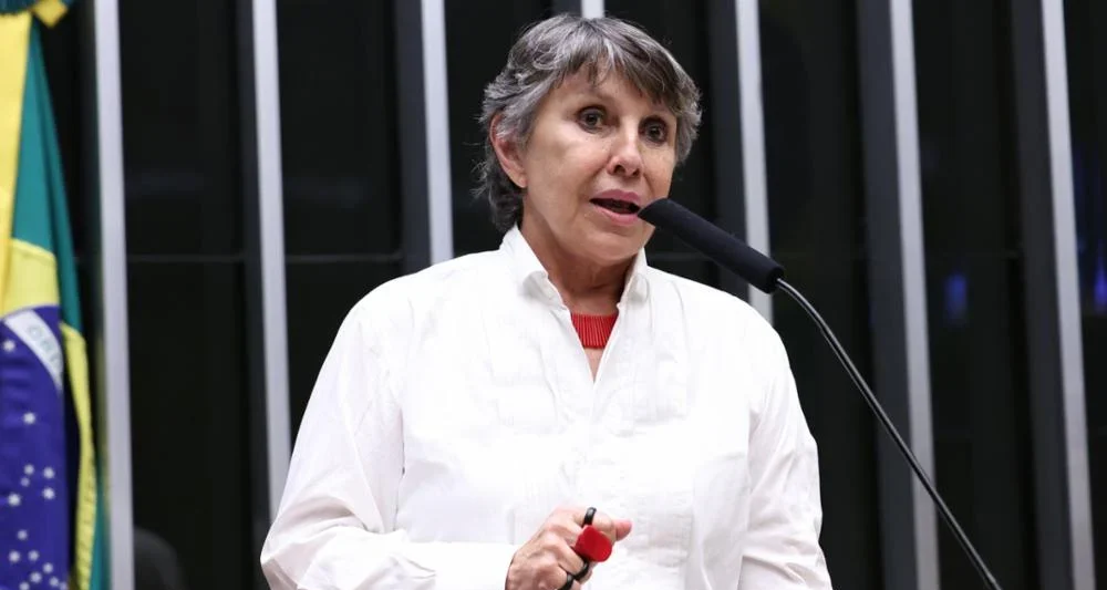 Deputada pede investigação após ICL revelar contrato entre produtora de Dark Horse e DF