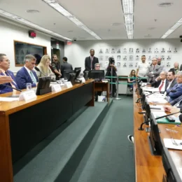 Conselho de Ética da Câmara vira palco de disputa entre bolsonaristas e esquerda