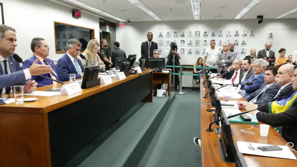Conselho de Ética da Câmara vira palco de disputa entre bolsonaristas e esquerda