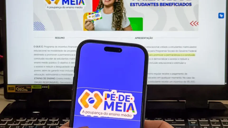 Abandono no ensino médio cai 34% após Pé-de-Meia e chega a menor nível desde 2007