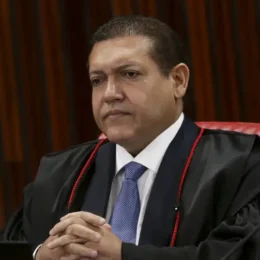 TSE julga liminar que suspendeu pesquisa desfavorável a Flávio