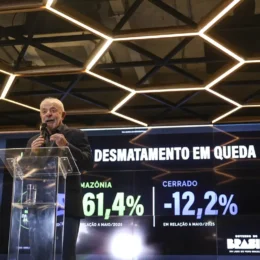 Lula anuncia queda do desmatamento e diz que EUA mentem ao usar ambiente para tarifaço