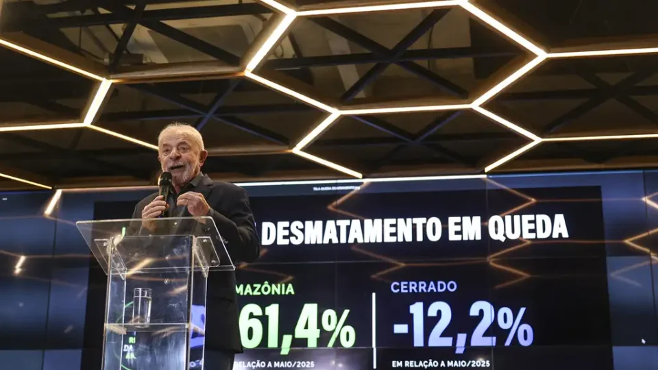 Lula anuncia queda do desmatamento e diz que EUA mentem ao usar ambiente para tarifaço