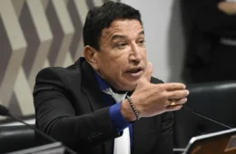 Senadores bolsonaristas se articulam para votar com urgência projeto que libera ensino domiciliar