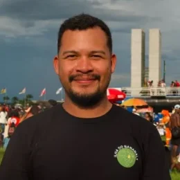 Morre indígena que fazia doutorado em Paris e era inspiração para os povos originários