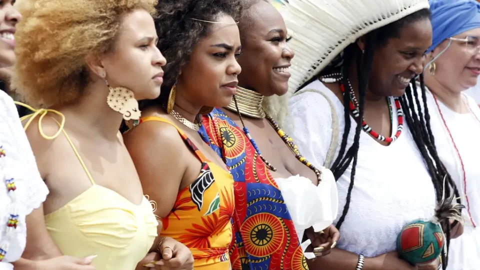 Grandes partidos pedem ao TSE para driblar regra sobre cota para mulheres e negros