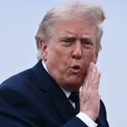 Juiz derruba taxa de R$ 520 mil de Trump para conceder visto a estrangeiros