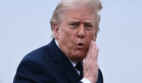 Juiz derruba taxa de R$ 520 mil de Trump para conceder visto a estrangeiros