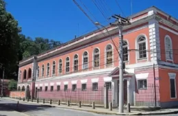 Disputa na Família Real vai à Justiça após príncipe ser impedido de entrar em palácio em Petrópolis