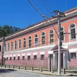 Disputa na Família Real vai à Justiça após príncipe ser impedido de entrar em palácio em Petrópolis