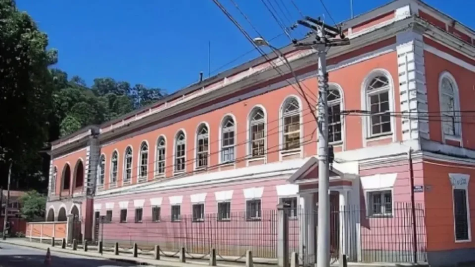 Disputa na Família Real vai à Justiça após príncipe ser impedido de entrar em palácio em Petrópolis