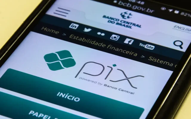 Pix passa a valer em 8 países e vira alternativa mais barata que cartão para turistas