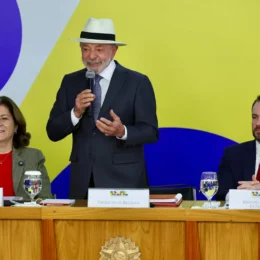 Após reeleição, governo Lula estuda PEC para reforçar meta fiscal e reduzir subsídios
