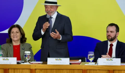 Após reeleição, governo Lula estuda PEC para reforçar meta fiscal e reduzir subsídios