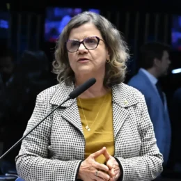 Primeira missão da nova líder do governo termina sem acenos de Alcolumbre