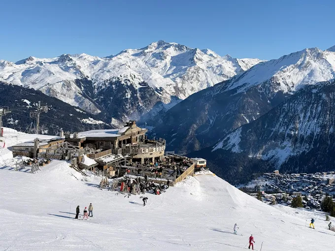 Restaurante La Soucoupe em Courchevel, frequentado por Vorcaro. Foto: Reprodução