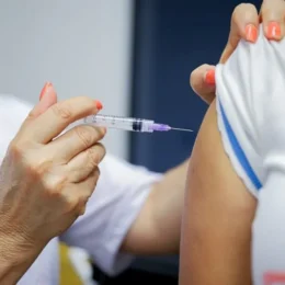 Após 3 casos confirmados de sarampo em SP, Saúde recomenda vacina a bebês