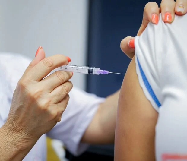 Após 3 casos confirmados de sarampo em SP, Saúde recomenda vacina a bebês