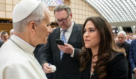 Papa nomeia primeira mulher para comandar setor de comunicação do Vaticano