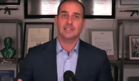 Eduardo Bolsonaro admite querer trocar Pix por sistema de pagamentos dos EUA
