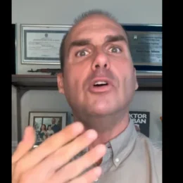 Aflito com repercussão, Eduardo Bolsonaro tenta desmentir o que falou sobre o Pix e o Zelle