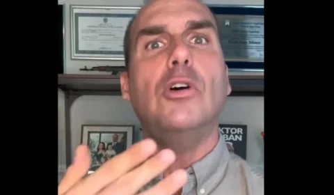 Aflito com repercussão, Eduardo Bolsonaro tenta desmentir o que falou sobre o Pix e o Zelle