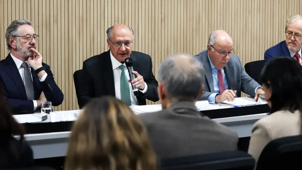 Ministros defendem Pix e chamam tarifaço de Trump de ilegítimo