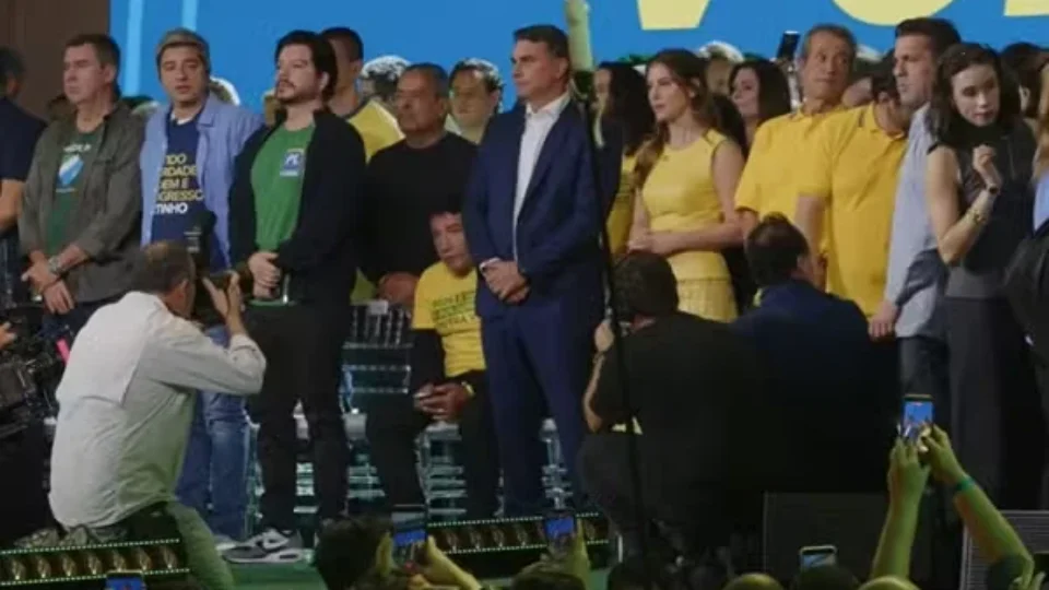 Flávio Bolsonaro lançou uma candidatura contra o Brasil