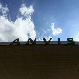 Anvisa proíbe lotes irregulares de medicamento para esclerose múltipla