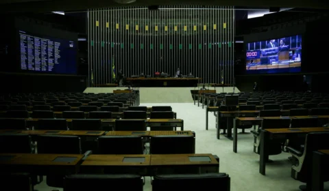 Congresso entra em recesso sem votar 6×1, taxa das blusinhas e PEC da segurança