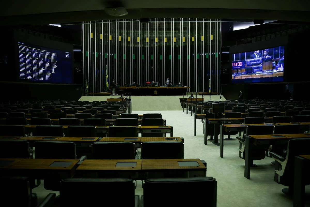 Congresso entra em recesso sem votar 6×1, taxa das blusinhas e PEC da segurança