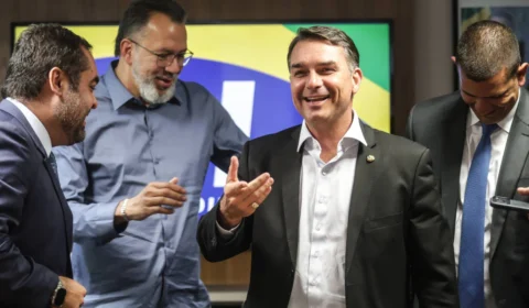 Operação da PF fragiliza mais um aliado de Flávio Bolsonaro no Rio de Janeiro