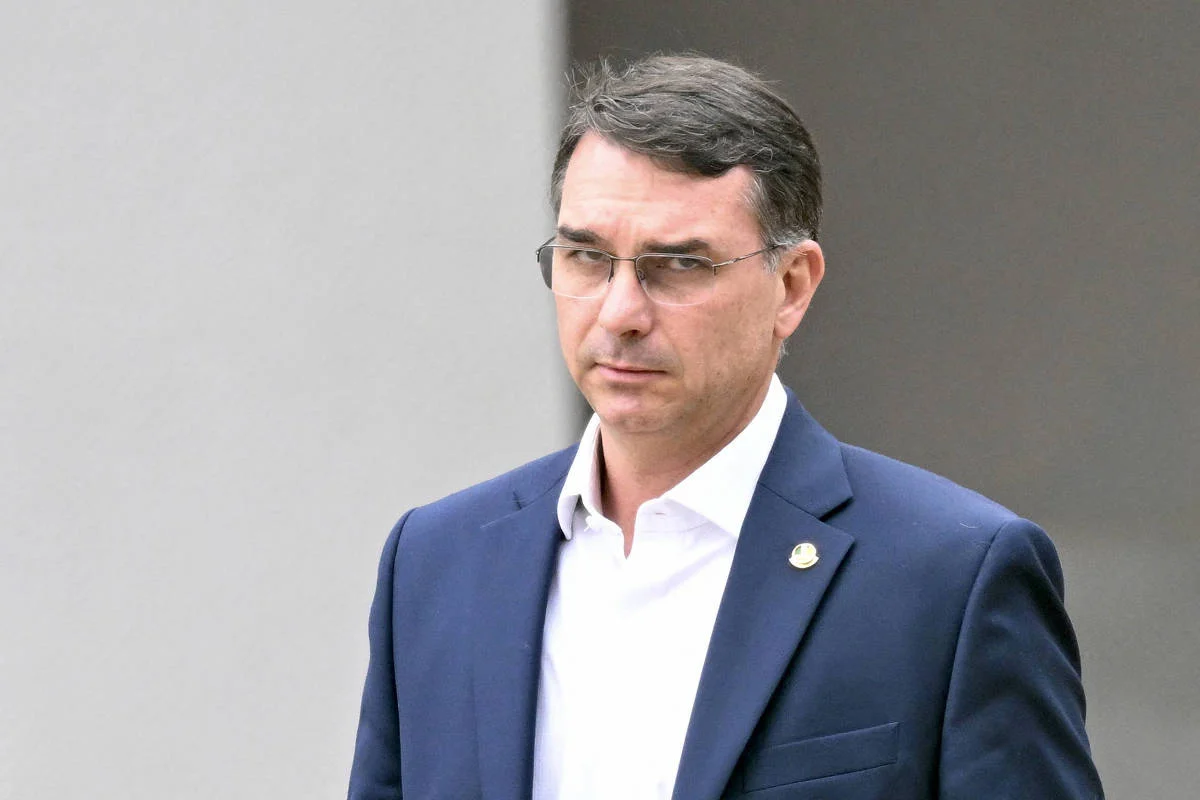 Republicanos diz a Flávio Bolsonaro que partido não quer aliança e ficará neutro na eleição