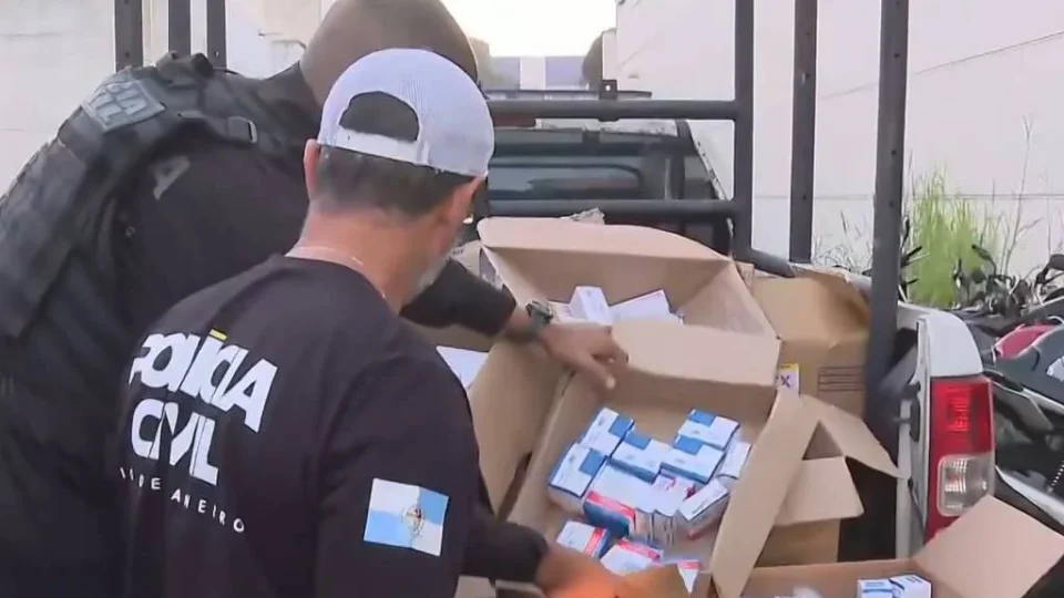 Polícia do RJ faz operação contra suspeitos de roubar medicamentos e revender a hospitais