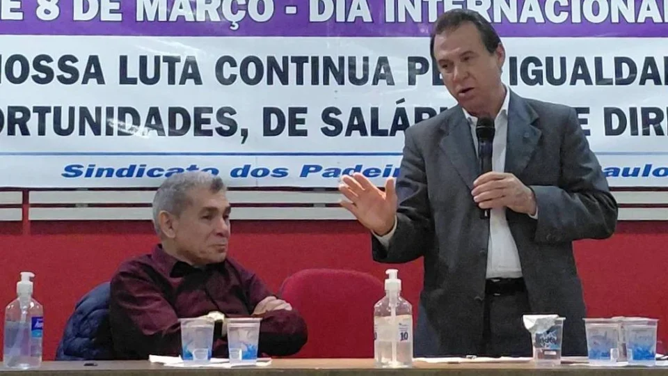 Votação do fim da escala 6×1 deve ficar para depois das eleições, admite ministro