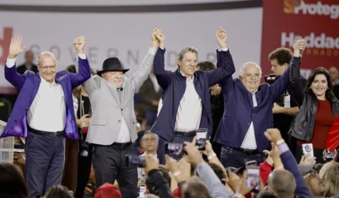 Com Lula e Alckmin, Haddad oficializa candidatura e mira Tarcísio por privatizações e falhas