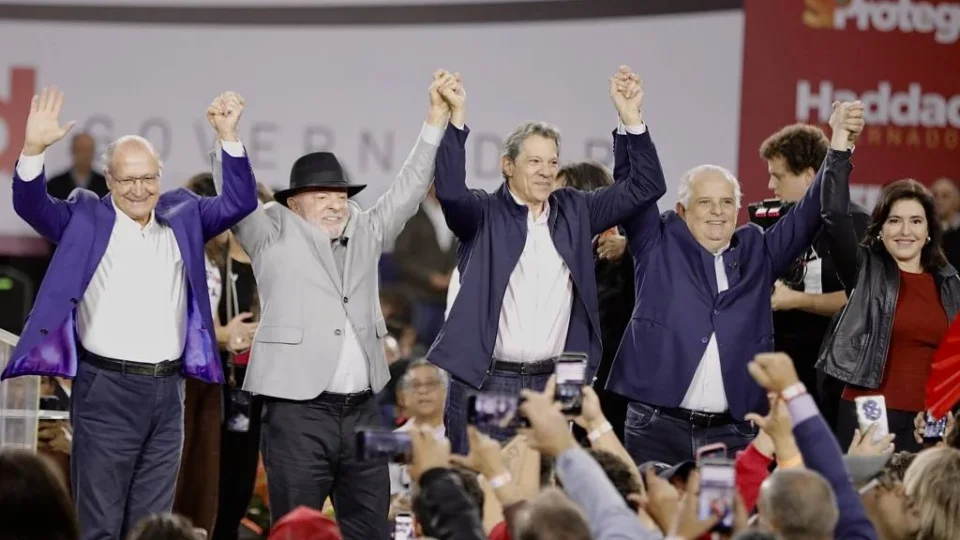Com Lula e Alckmin, Haddad oficializa candidatura e mira Tarcísio por privatizações e falhas