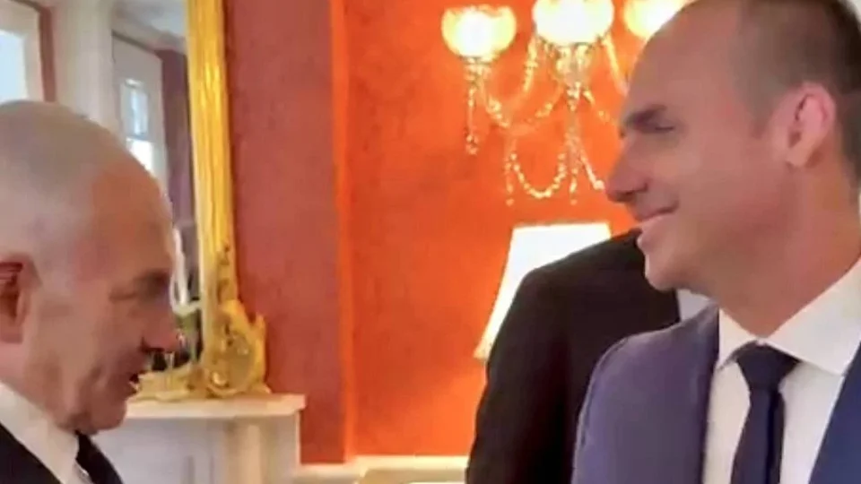 Eduardo Bolsonaro encontra Netanyahu no complexo da Casa Branca