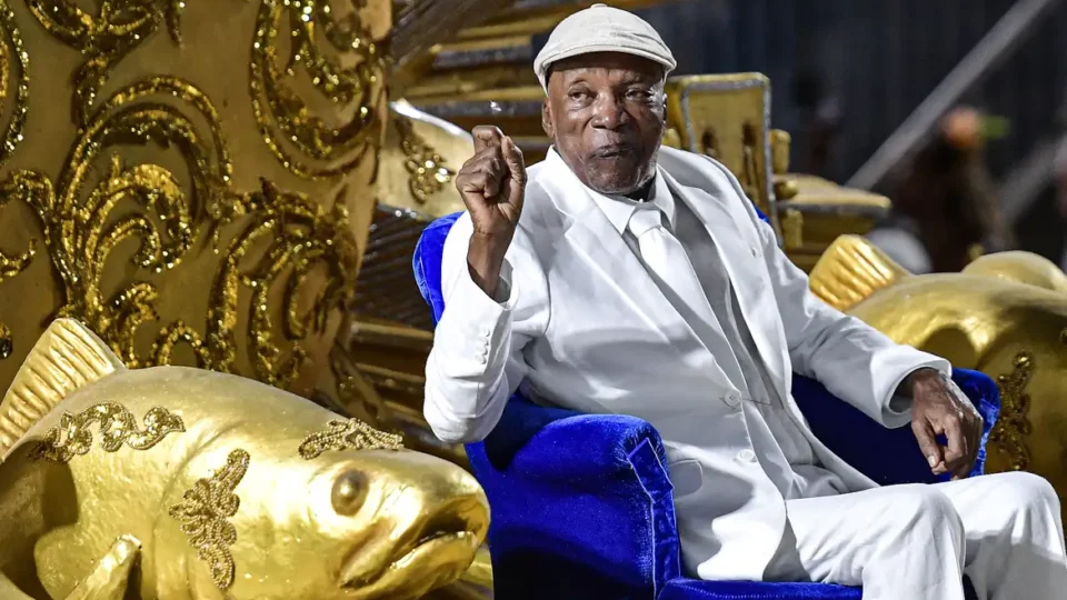Milton Nascimento tem alta e deixa hospital depois de cinco dias