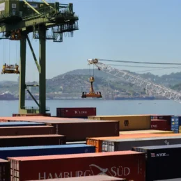 Exportações batem recorde e déficit das contas externas cai em junho