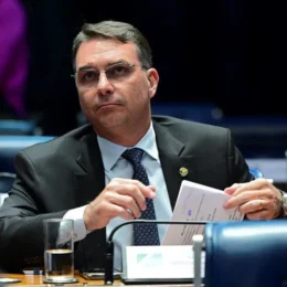 Campanha de Flávio Bolsonaro calcula prejuízos com proibição de visitas e reconhece impacto