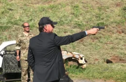 PGR diz que Bolsonaro não pode ter arma, mas defende prisão domiciliar