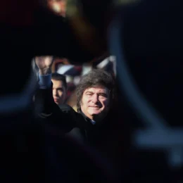 Anistia Internacional denunciará Milei à ONU por ataque a jornalistas