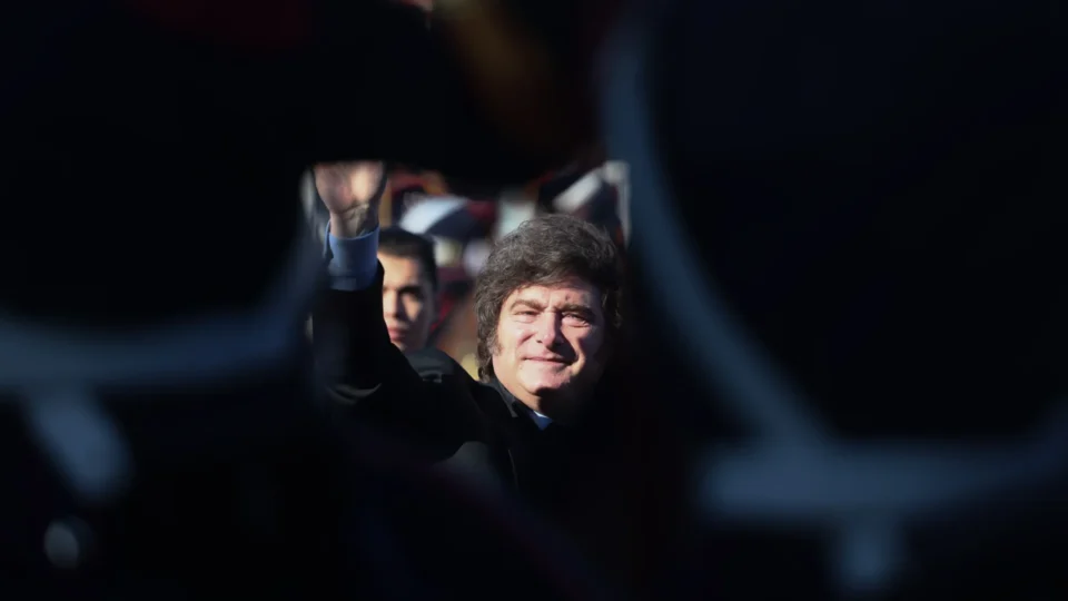 Anistia Internacional denunciará Milei à ONU por ataque a jornalistas