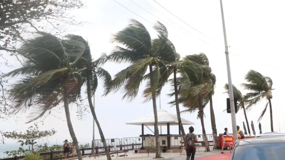 El Niño se fortalece enquanto ventos extremos atingem Rio e SP; entenda