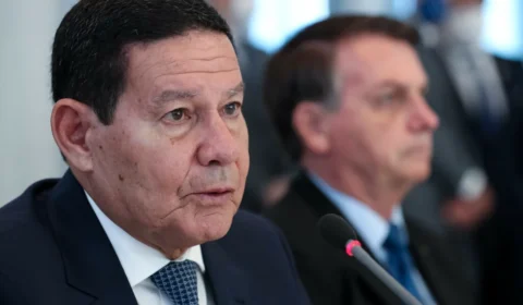 Mourão afirma que Flávio deve explicar Dark Horse e critica ala bolsonarista, diz jornal