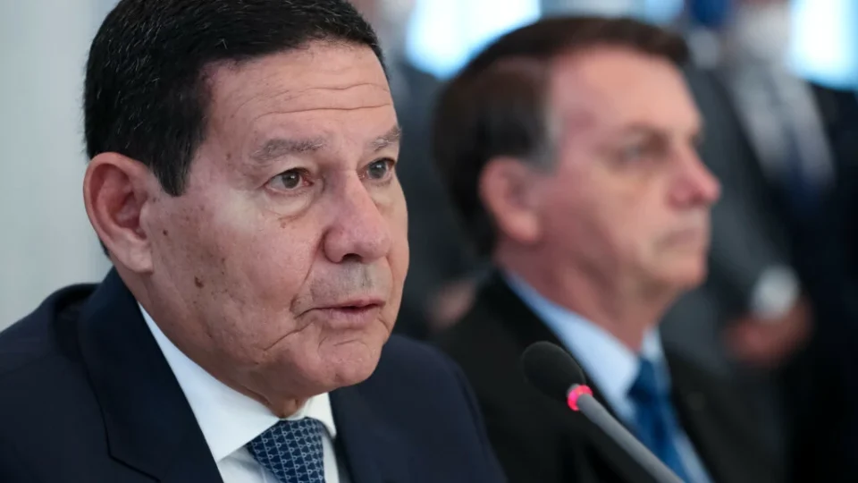 Mourão afirma que Flávio deve explicar Dark Horse e critica ala bolsonarista, diz jornal