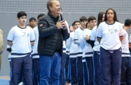 Governo de SC amplia 200 vezes gastos com militares nas escolas