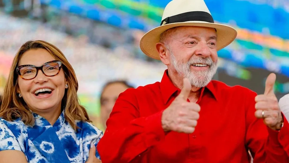 Católicos do PT apoiam reeleição de Lula e criticam uso eleitoral da religião